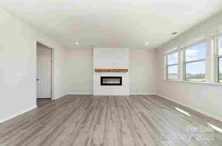 4 BR in Monroe