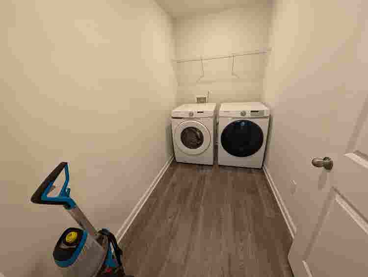 4 BR in Monroe