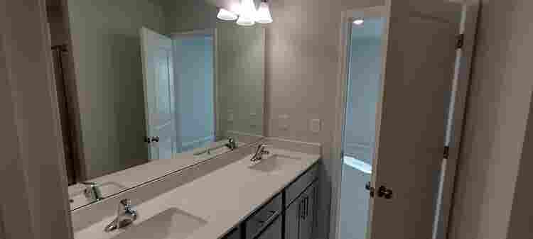 3 BR in Apex