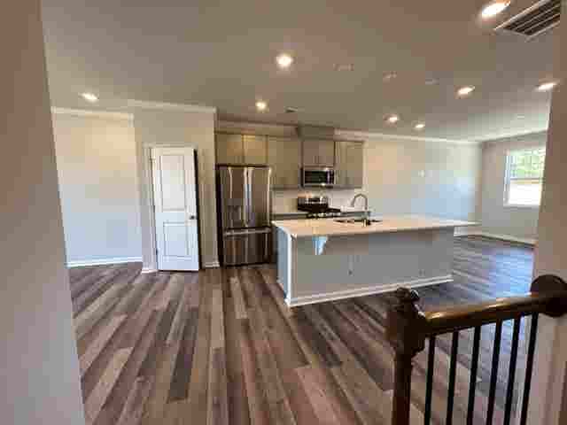 3 BR in Apex