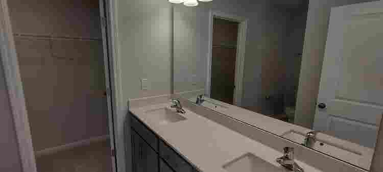 3 BR in Apex
