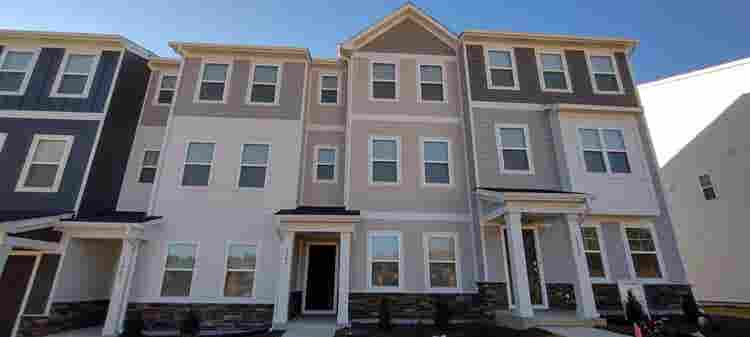 3 BR in Apex