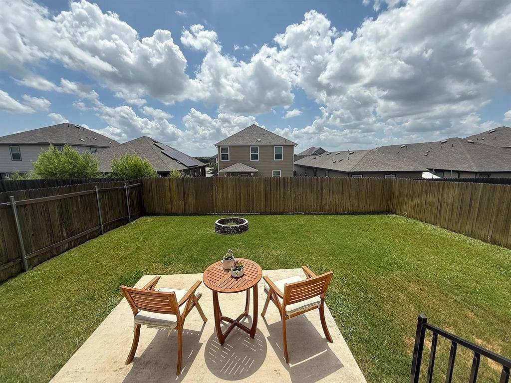 4 BR in Del Valle