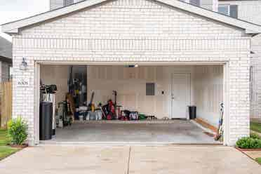 4 BR in Del Valle
