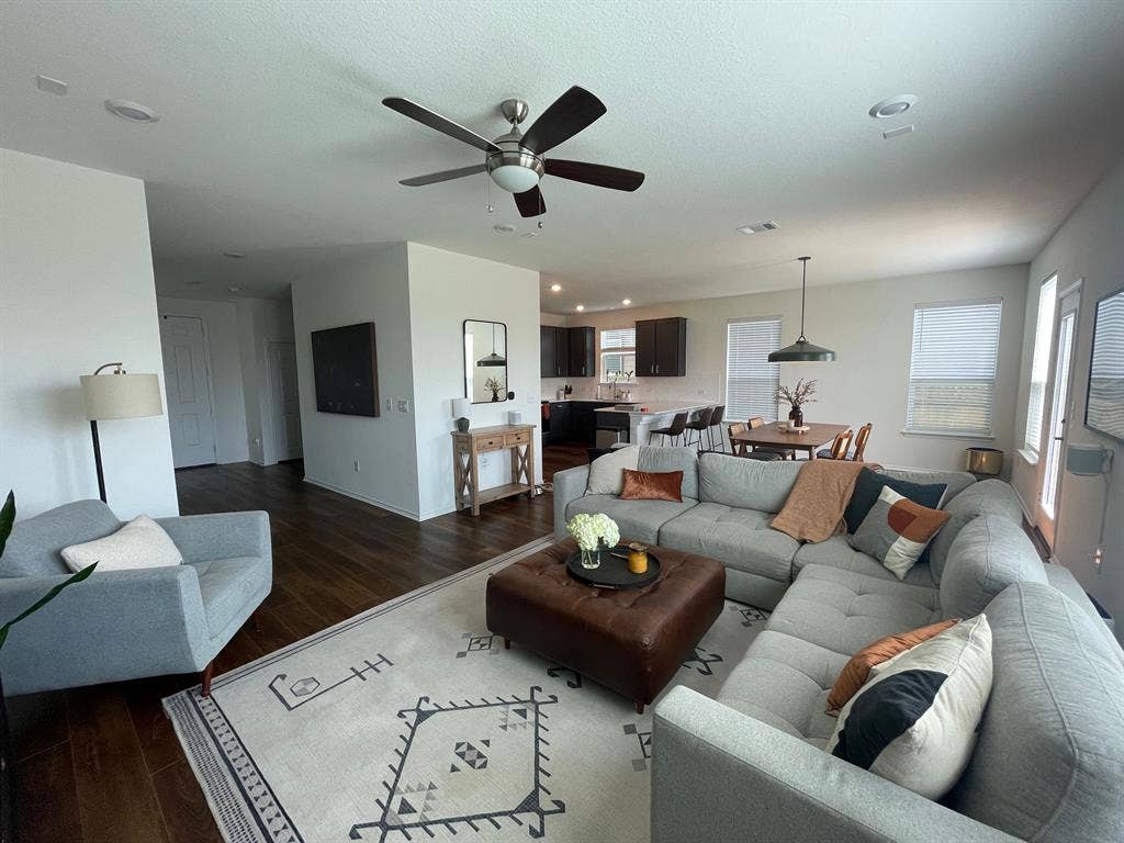 4 BR in Del Valle