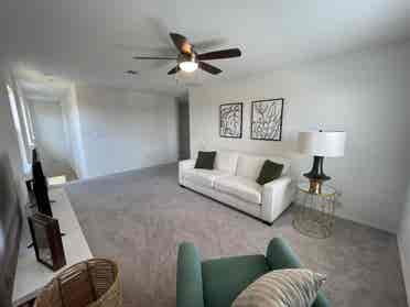 4 BR in Del Valle