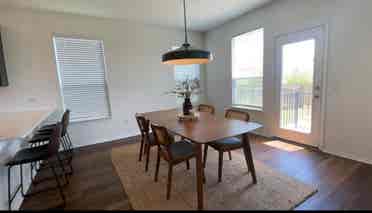 4 BR in Del Valle