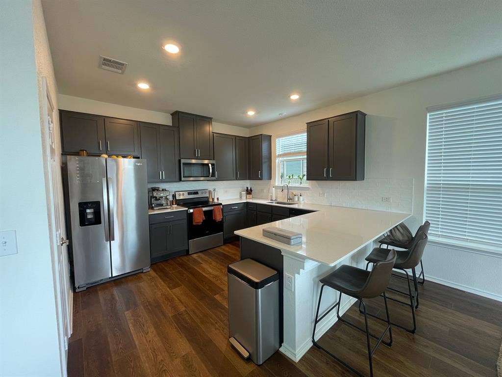 4 BR in Del Valle