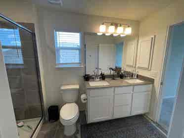 4 BR in Del Valle