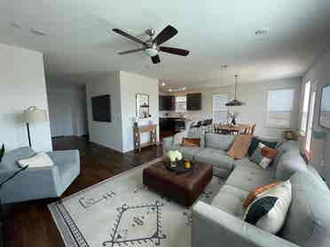 4 BR in Del Valle