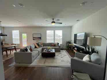 4 BR in Del Valle