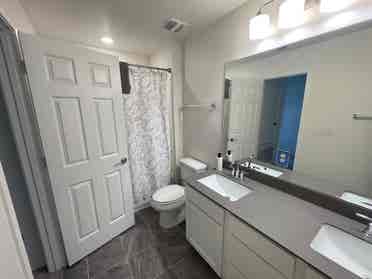 4 BR in Del Valle