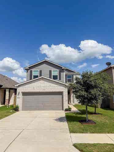 4 BR in Del Valle