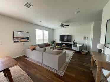 4 BR in Del Valle