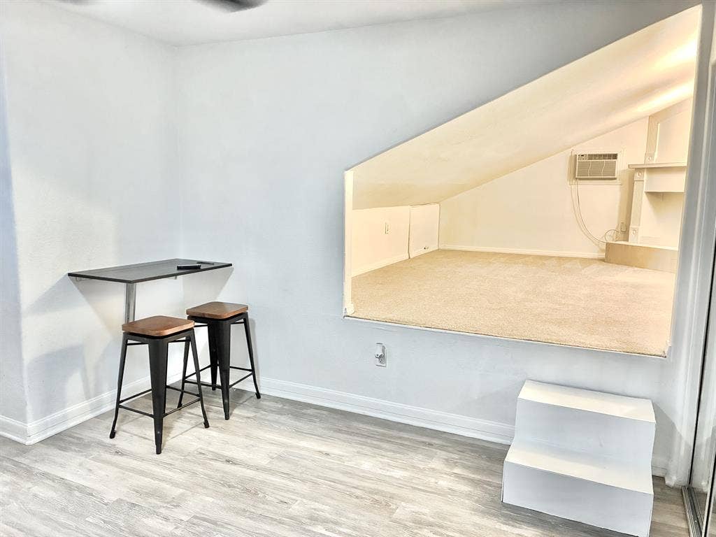 PRIVATE UPSTAIRS SUITE IN TEMECULA