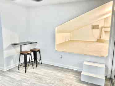 PRIVATE UPSTAIRS SUITE IN TEMECULA