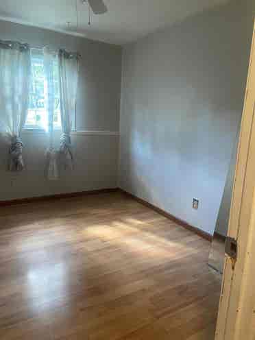 4 BR in Riverdale