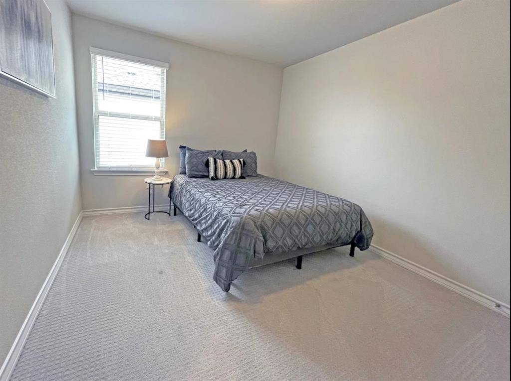 3 BR in Manor