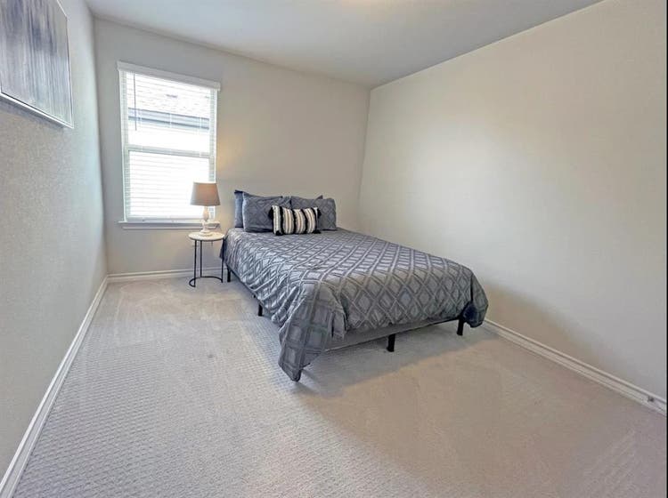 3 BR in Manor