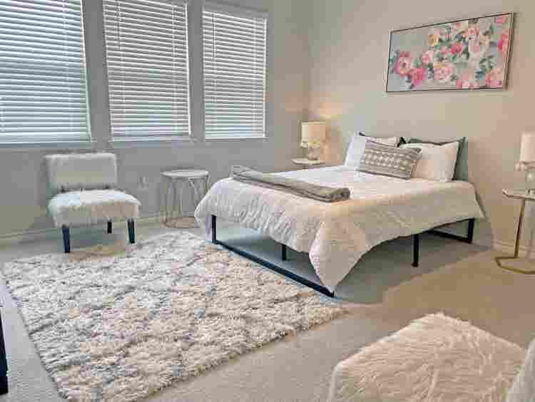 3 BR in Manor