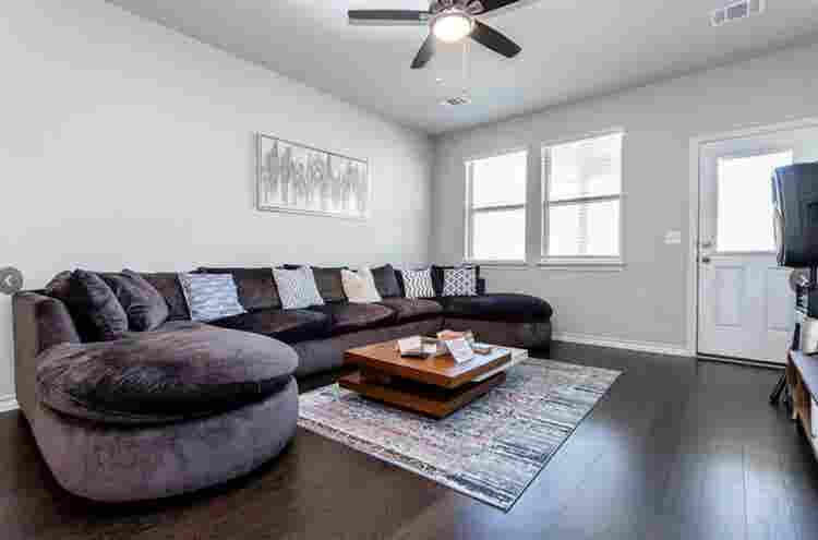 3 BR in Manor