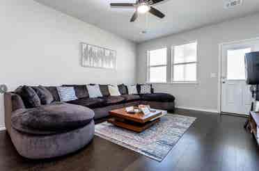 3 BR in Manor