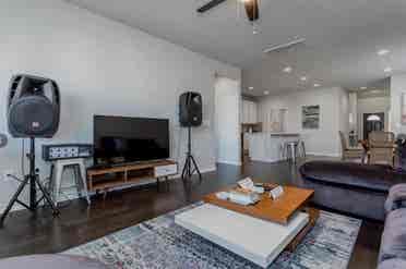 3 BR in Manor