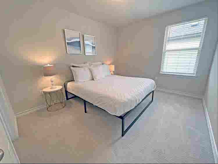 3 BR in Manor