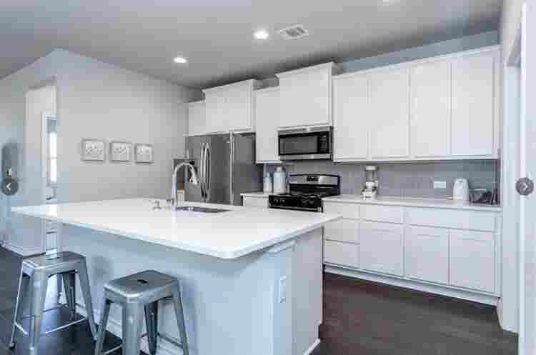 3 BR in Manor
