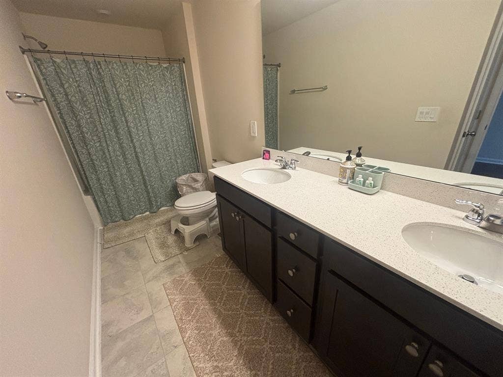 5 BR in Holly Springs