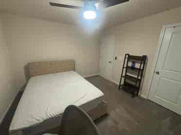 5 BR in Holly Springs