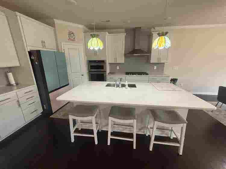 5 BR in Holly Springs