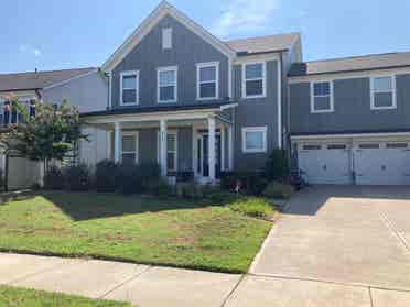 5 BR in Holly Springs