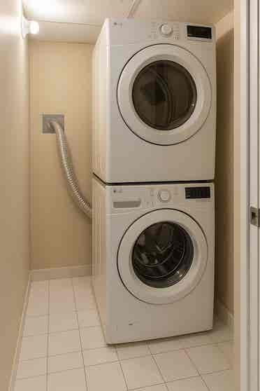 Downtown Toronto room for rent