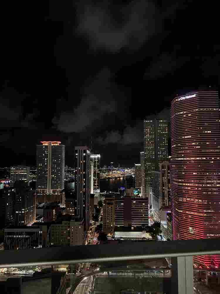 ROOM FOR FEMALE IN BRICKELL