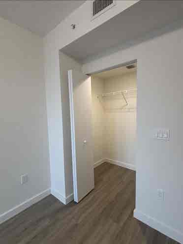 ROOM FOR FEMALE IN BRICKELL