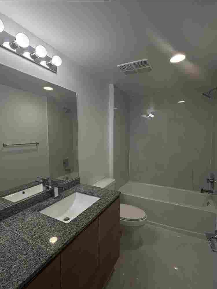 ROOM FOR FEMALE IN BRICKELL