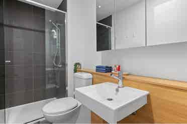 Apartment/Rooms for Rent Melb CBD!