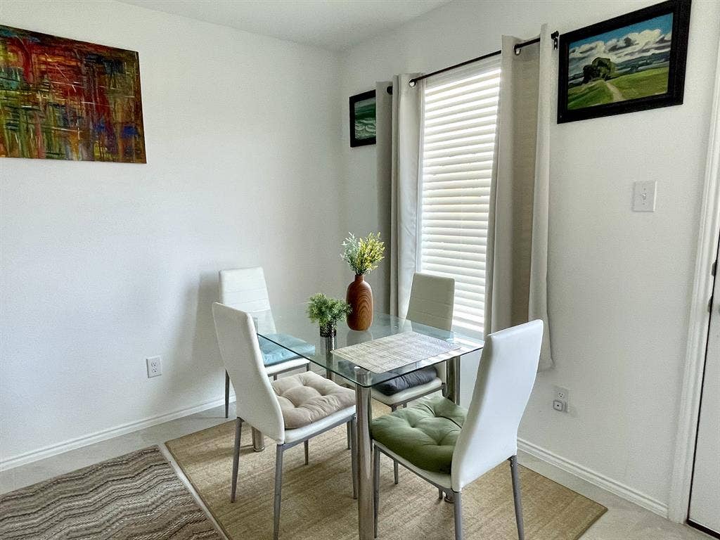 Private Master Suite–All Bills Paid