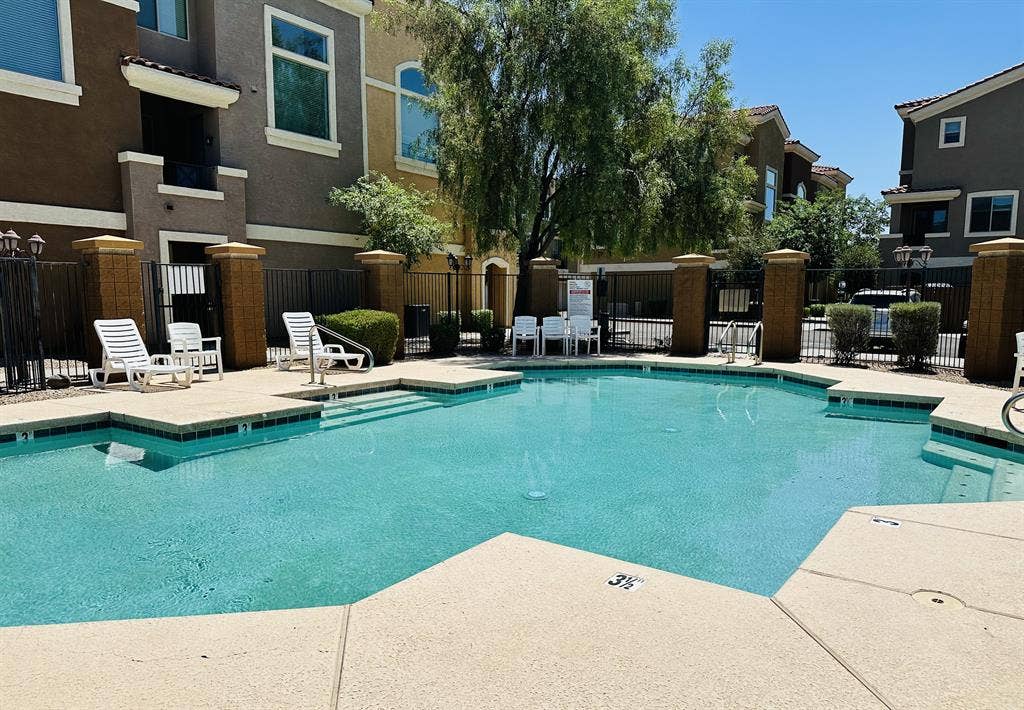 Private Master Suite (Ladies Only)