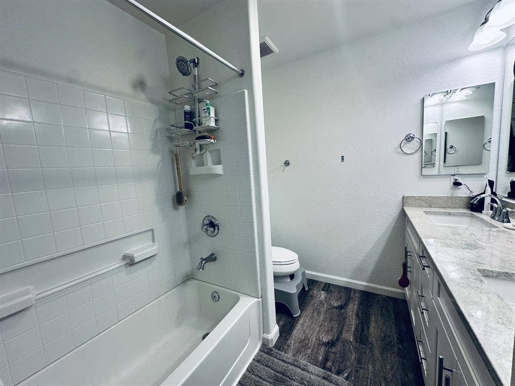 Private Master Suite (Ladies Only)