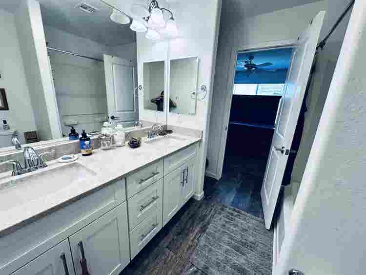 Private Master Suite (Ladies Only)