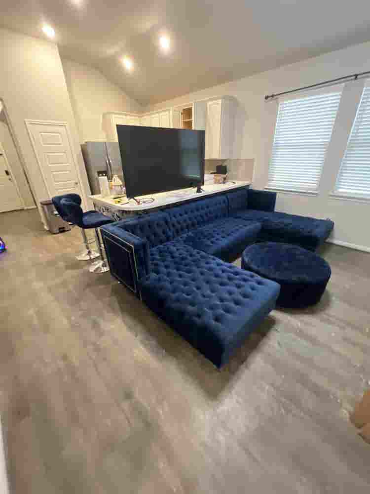 The house have 2 bathrooms  4 beds