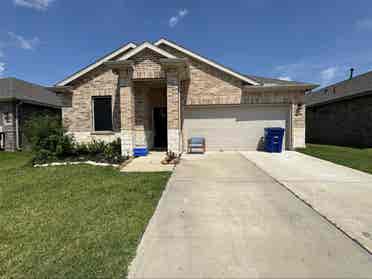 The house have 2 bathrooms  4 beds