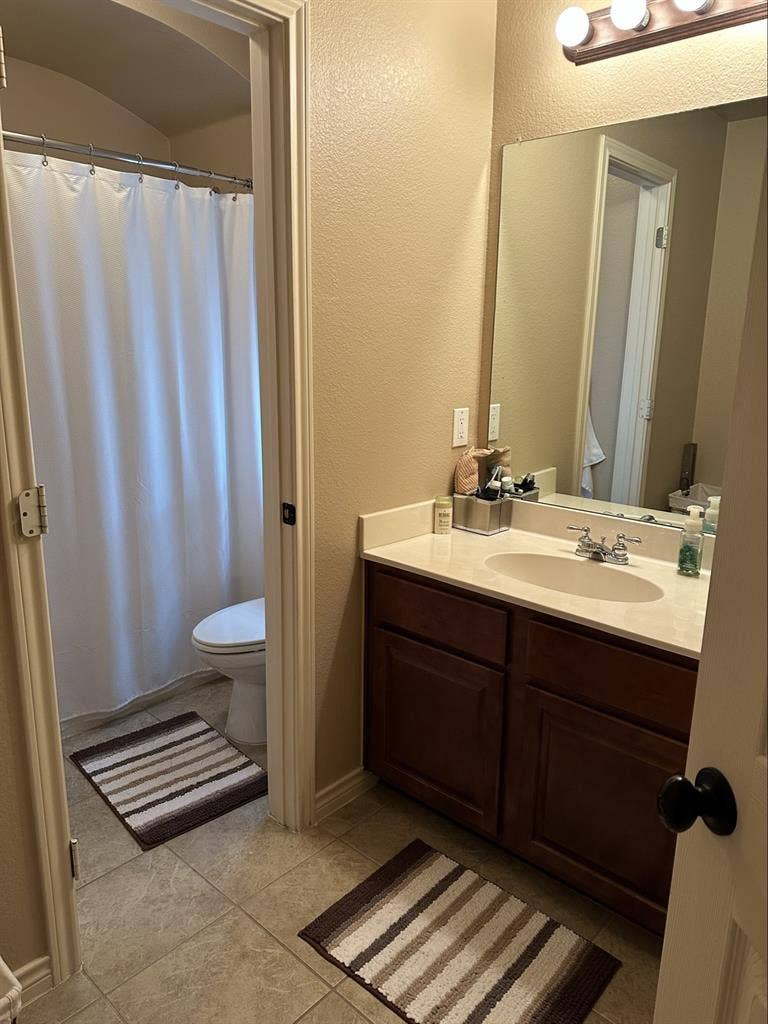Furnished Room Available in Frisco