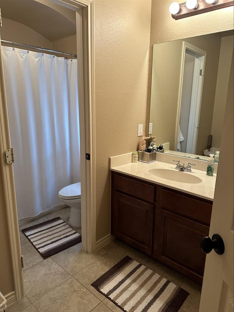 Furnished Room Available in Frisco