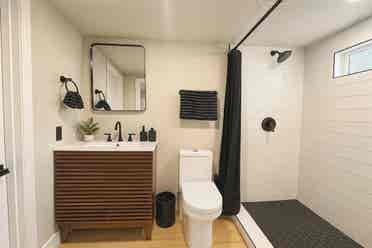 Furnished room in PRIME Location