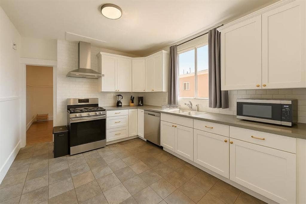 Furnished room in PRIME Location
