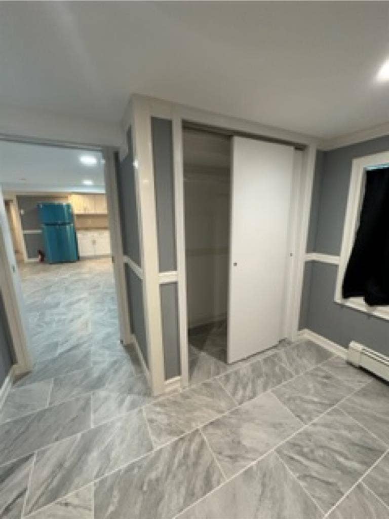 Basement room utl incl 1 male