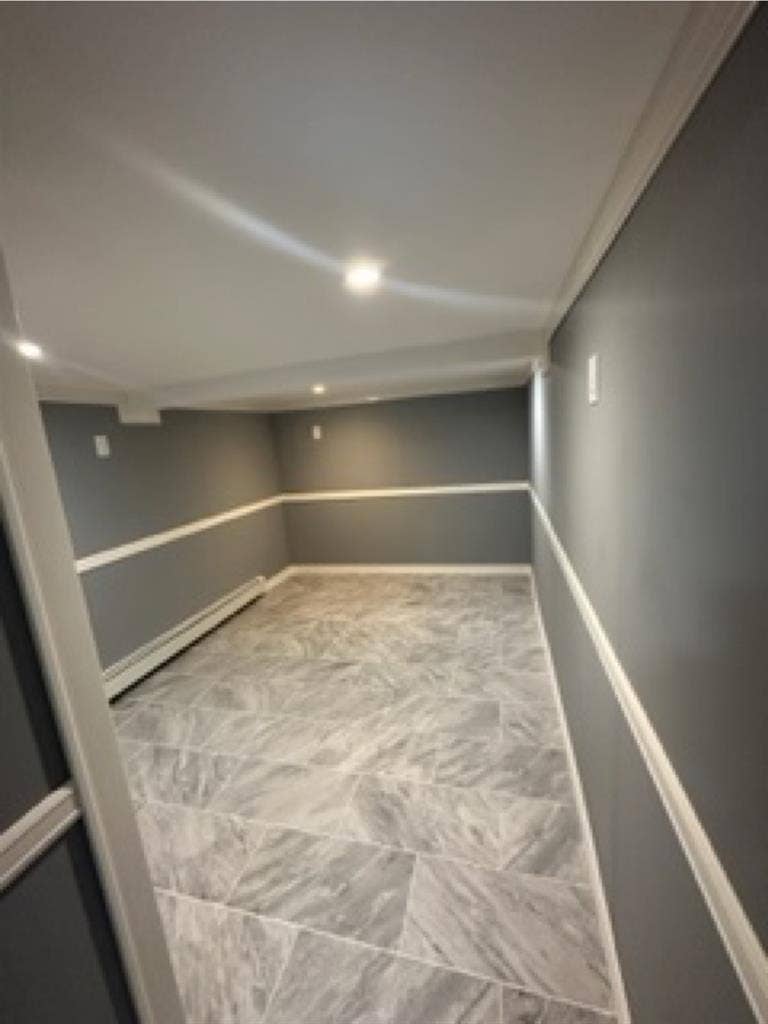 Basement room utl incl 1 male